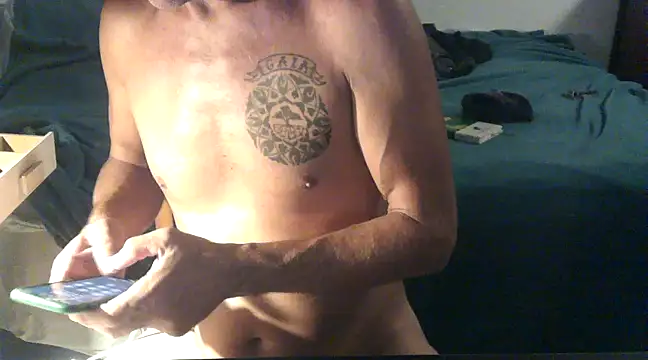 Snapshot of GoloZeusMax chatting on February 22, 2025, 10:52 pm GoloZeusMax online show from February 22, 2025, 10:52 pm