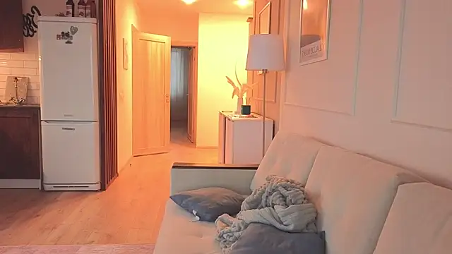 KristineEsme online show from November 25, 2025, 4:23 am