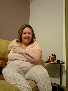 Snapshot of curvy_girl71 chatting on January 6, 2025, 6:41 pm curvy girl71 online show from January 6, 2025, 6:41 pm