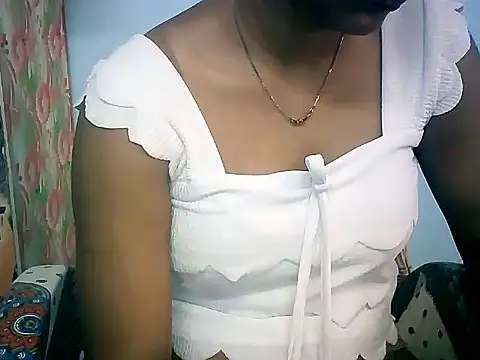 Snapshot of Barbie_183 chatting on April 17, 2026, 5:43 am Barbie 183 online show from April 17, 2026, 5:43 am