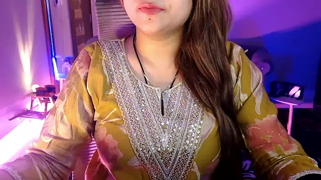 Snapshot of Mitikaa chatting on June 2, 2026, 1:24 pm Mitikaa online show from June 2, 2026, 1:24 pm