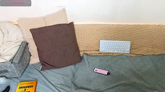 emilytrays online show from February 3, 2026, 2:53 am