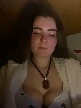 Snapshot of mewKate chatting on April 15, 2026, 6:26 pm mewKate online show from April 15, 2026, 6:26 pm
