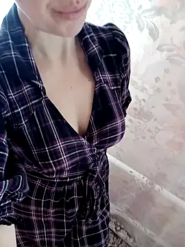 Snapshot of Calibers2932 chatting on February 11, 2025, 11:21 am Calibers2932 online show from February 11, 2025, 11:21 am