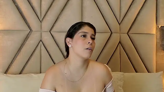 MilaRux online show from March 18, 2026, 4:54 pm