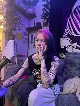 Snapshot of trashbrat chatting on April 28, 2026, 2:10 am trashbrat online show from April 28, 2026, 2:10 am