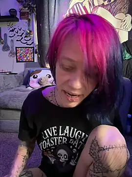 Snapshot of trashbrat chatting on May 9, 2026, 11:10 pm trashbrat online show from May 9, 2026, 11:10 pm
