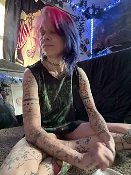 Snapshot of trashbrat chatting on June 3, 2026, 7:19 pm trashbrat online show from June 3, 2026, 7:19 pm