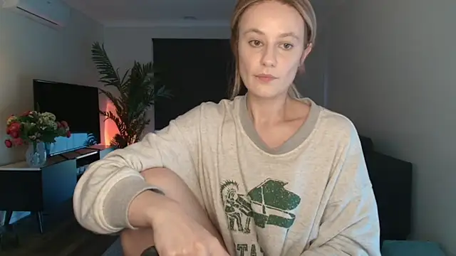 Snapshot of naughtykirra chatting on July 27, 2026, 4:52 am naughtykirra online show from July 27, 2026, 4:52 am