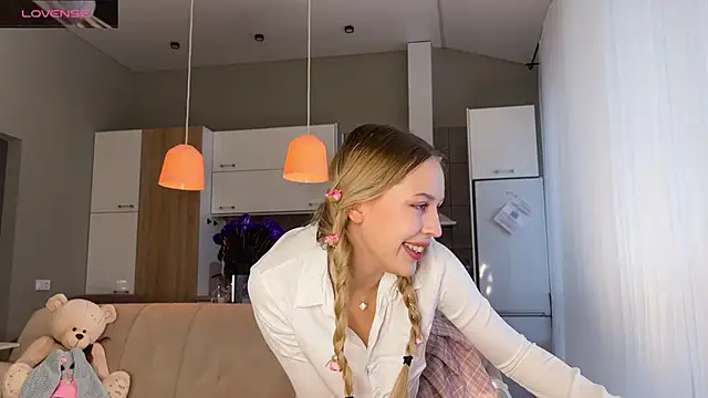 Snapshot of Shyrubate chatting on February 16, 2025, 5:15 am Shyrubate online show from February 16, 2025, 5:15 am