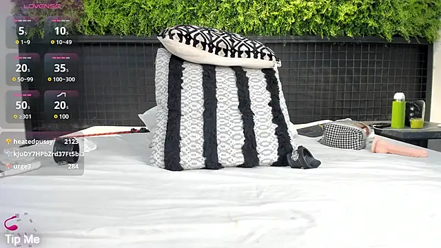 Snapshot of Blue_Angell chatting on March 22, 2025, 3:52 am Blue Angell online show from March 22, 2025, 3:52 am