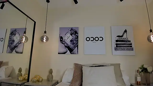 Snapshot of Blue_Angell chatting on October 2, 2025, 1:01 am Blue Angell online show from October 2, 2025, 1:01 am