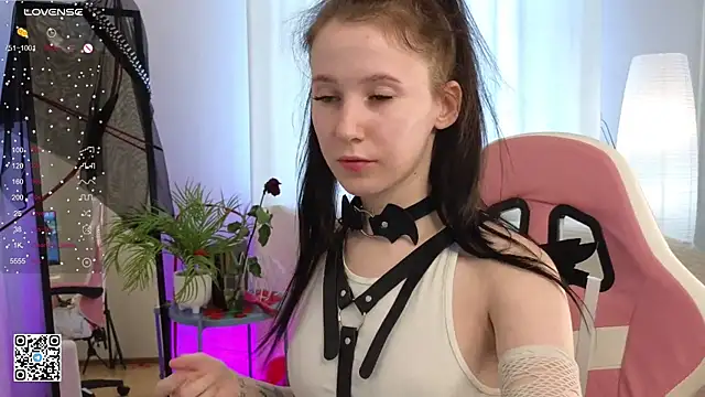 mon lola online show from February 16, 2025, 9:04 am