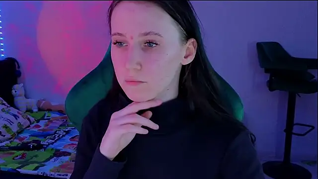 mon lola online show from March 12, 2025, 5:49 pm