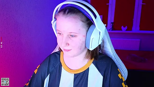 mon lola online show from November 21, 2025, 2:16 pm