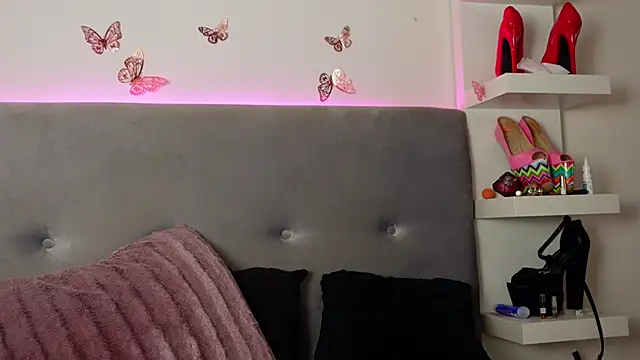 Snapshot of TanyaKros chatting on November 6, 2025, 5:41 am TanyaKros online show from November 6, 2025, 5:41 am