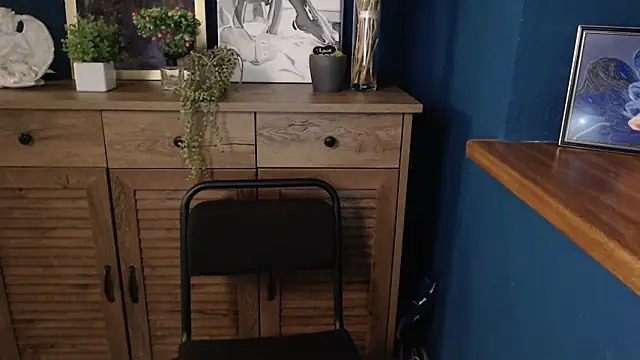 Snapshot of mini_girly chatting on September 15, 2025, 6:24 am mini girly online show from September 15, 2025, 6:24 am