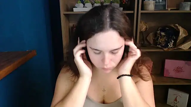 Snapshot of mini_girly chatting on October 7, 2025, 9:28 am mini girly online show from October 7, 2025, 9:28 am