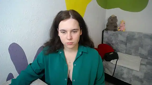 Snapshot of mini_girly chatting on October 31, 2025, 1:45 pm mini girly online show from October 31, 2025, 1:45 pm