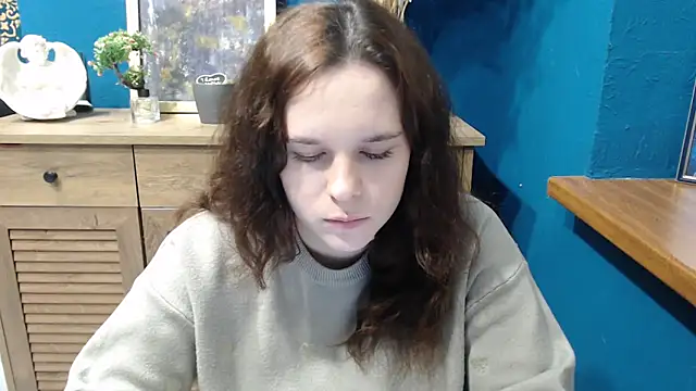 mini girly online show from December 19, 2025, 12:56 pm