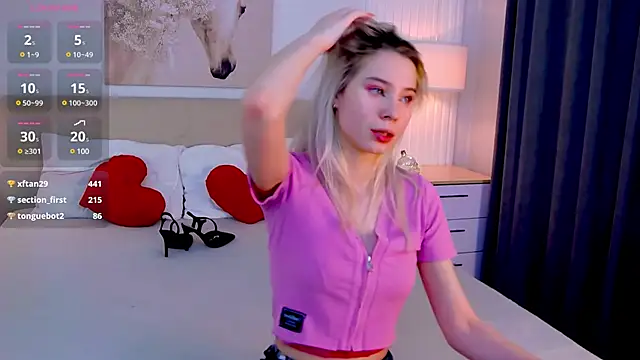 Snapshot of Emma_plux chatting on March 3, 2025, 7:43 am Emma plux online show from March 3, 2025, 7:43 am