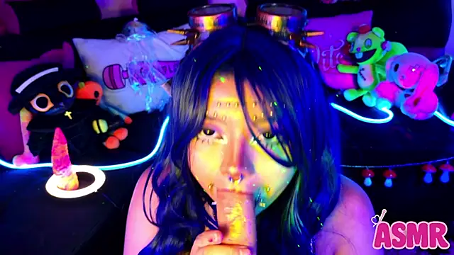 LaytonBox online show from October 25, 2025, 2:24 pm