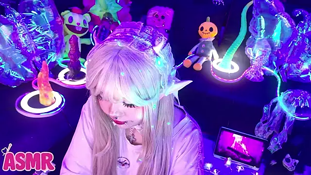 Snapshot of LaytonBox chatting on February 3, 2026, 1:49 pm LaytonBox online show from February 3, 2026, 1:49 pm