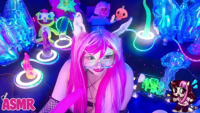 Snapshot of LaytonBox chatting on February 16, 2026, 1:40 pm LaytonBox online show from February 16, 2026, 1:40 pm