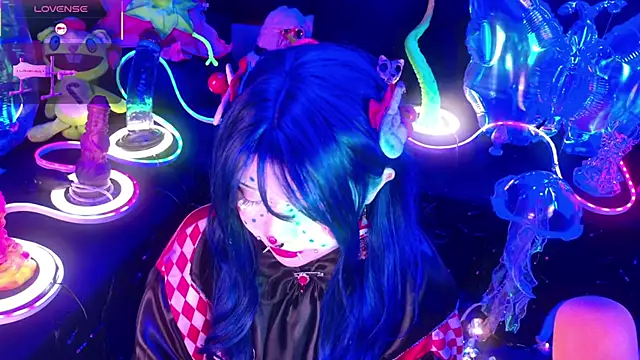 Snapshot of LaytonBox chatting on February 19, 2026, 2:02 pm LaytonBox online show from February 19, 2026, 2:02 pm