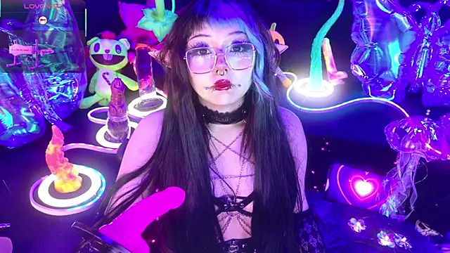 Snapshot of LaytonBox chatting on February 20, 2026, 2:39 pm LaytonBox online show from February 20, 2026, 2:39 pm