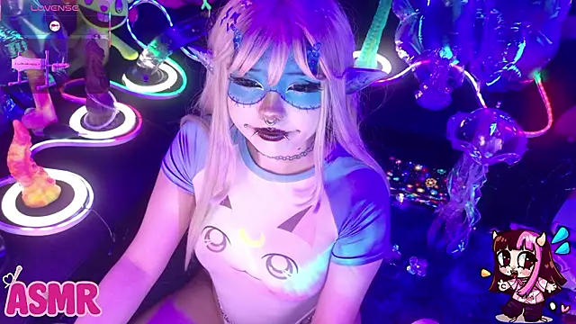 Snapshot of LaytonBox chatting on February 22, 2026, 2:48 pm LaytonBox online show from February 22, 2026, 2:48 pm