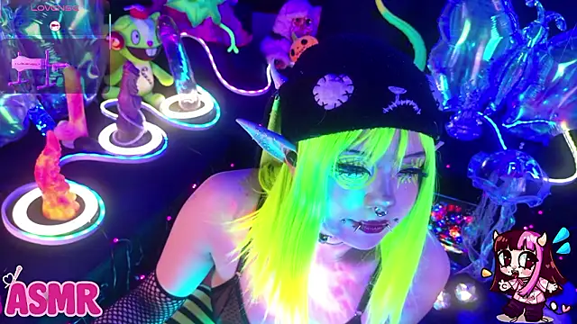 Snapshot of LaytonBox chatting on February 24, 2026, 2:04 pm LaytonBox online show from February 24, 2026, 2:04 pm