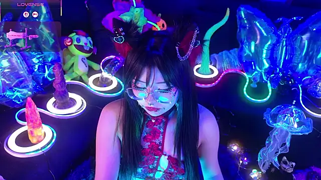 Snapshot of LaytonBox chatting on March 13, 2026, 2:23 pm LaytonBox online show from March 13, 2026, 2:23 pm