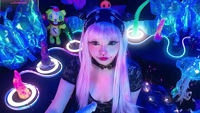 Snapshot of LaytonBox chatting on March 18, 2026, 3:04 pm LaytonBox online show from March 18, 2026, 3:04 pm