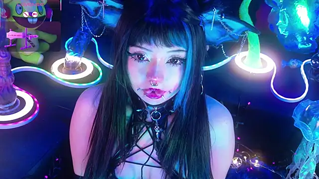 Snapshot of LaytonBox chatting on March 19, 2026, 12:42 pm LaytonBox online show from March 19, 2026, 12:42 pm