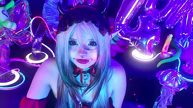 Snapshot of LaytonBox chatting on March 23, 2026, 3:49 pm LaytonBox online show from March 23, 2026, 3:49 pm