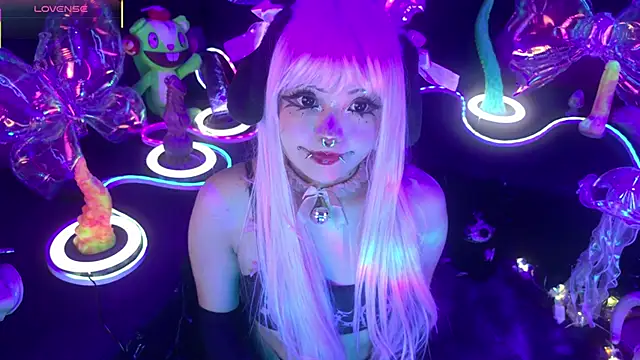 Snapshot of LaytonBox chatting on March 27, 2026, 1:22 pm LaytonBox online show from March 27, 2026, 1:22 pm