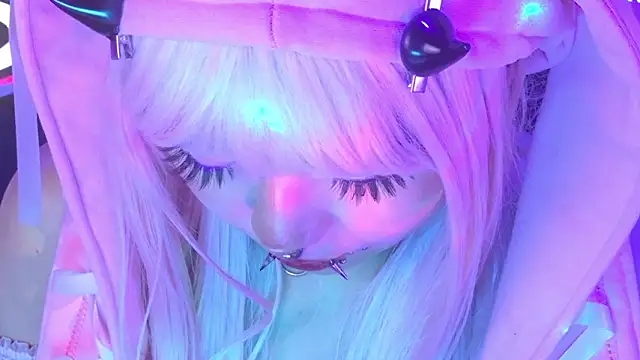 Snapshot of LaytonBox chatting on March 31, 2026, 3:01 pm LaytonBox online show from March 31, 2026, 3:01 pm