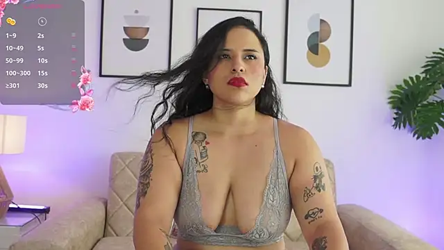 Emma Walkerr  online show from January 18, 2025, 7:15 pm