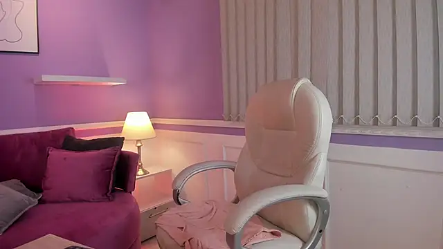 Emma Walkerr  online show from February 8, 2025, 10:08 pm