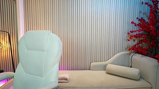 Emma Walkerr  online show from October 8, 2025, 7:11 pm