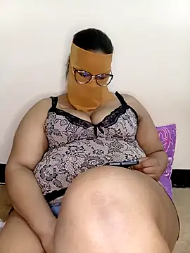 Snapshot of Samara-Bella chatting on February 28, 2025, 9:33 pm Samara-Bella online show from February 28, 2025, 9:33 pm