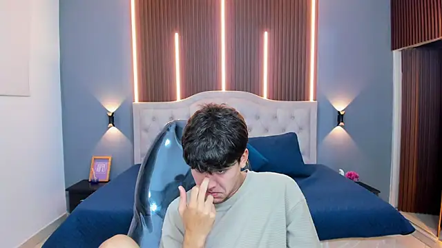 Tommy18   online show from December 5, 2025, 3:26 am