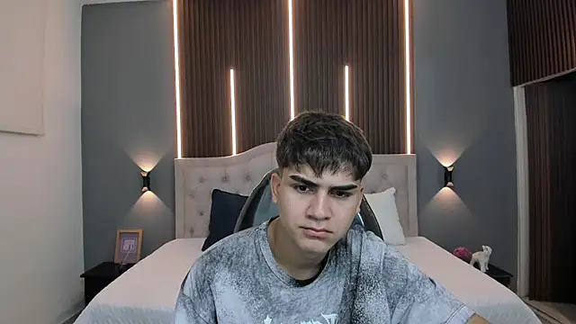 Tommy18   online show from December 19, 2025, 3:35 am