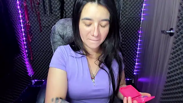 lilihot  online show from February 25, 2025, 4:10 pm