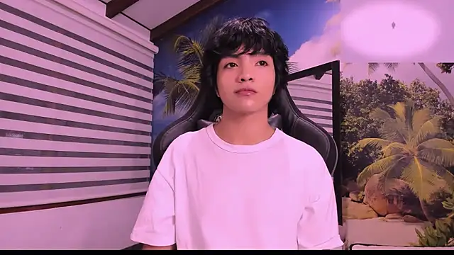 AllanYong18 online show from February 19, 2025, 3:50 am