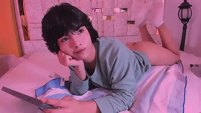 AllanYong18 online show from March 19, 2025, 8:34 am