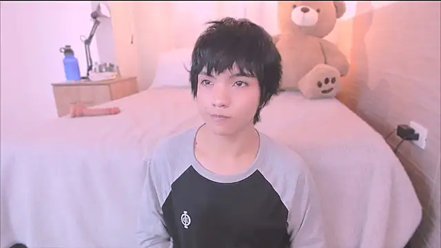 AllanYong18 online show from September 16, 2025, 2:18 pm