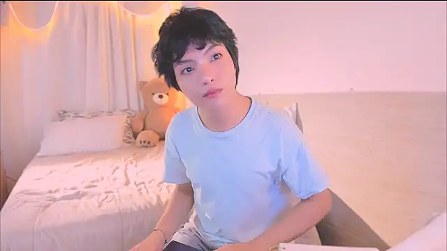 AllanYong18 online show from November 11, 2025, 2:55 am