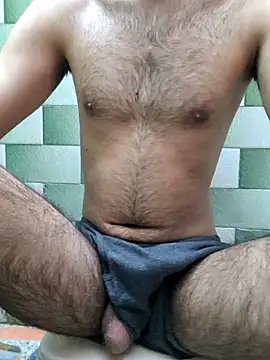 TOPMOON001 online show from March 14, 2025, 7:04 am